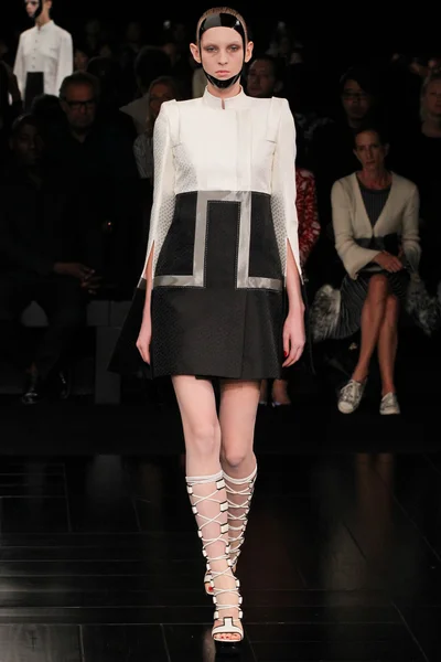Look 8